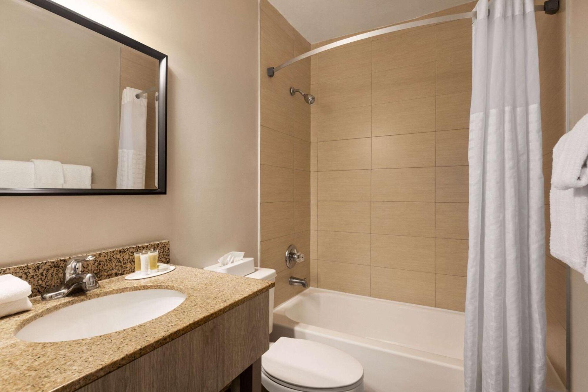 Days Inn By Wyndham Miami Airport North Miami Springs Εξωτερικό φωτογραφία
